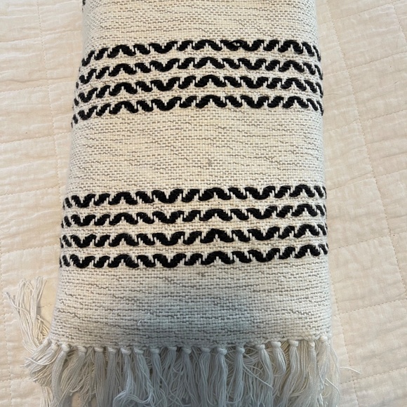 DKNY Throw - Picture 5 of 5